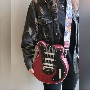 🚨AMAZING GUITAR CROSSBODY PURSE‼️‼️NWOT AWESOME AND VERY WELL MADE‼️‼️‼️❤️❤️❤️